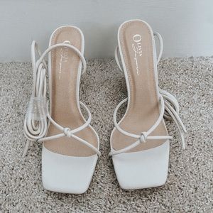 Crème heel Strappy sandals